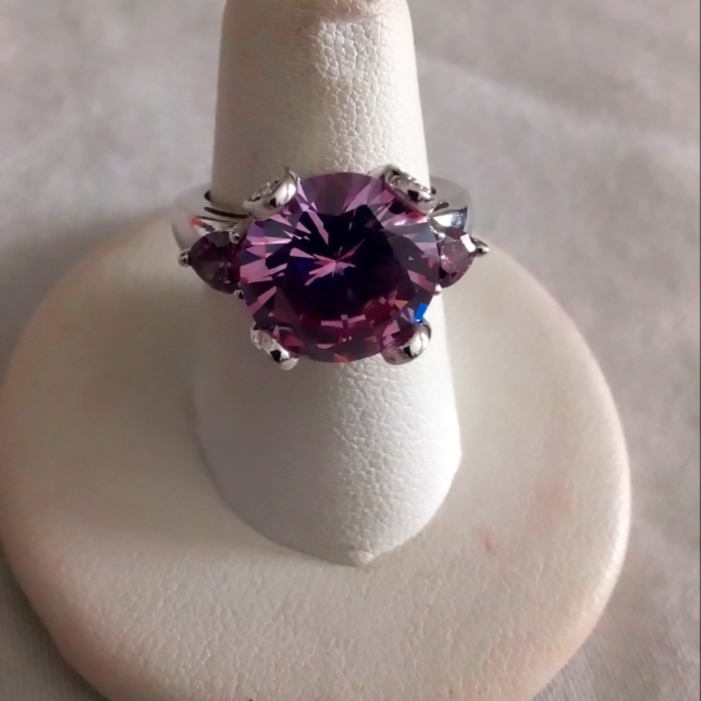 Beautiful pink and purple sapphire cocktail ring Size 6 💗